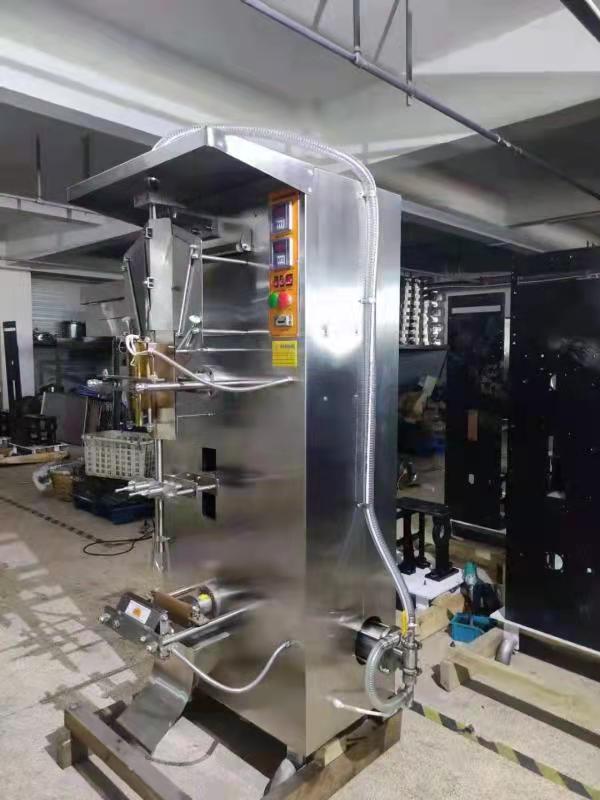 product-500-667 automatic water bag packing machine (2)